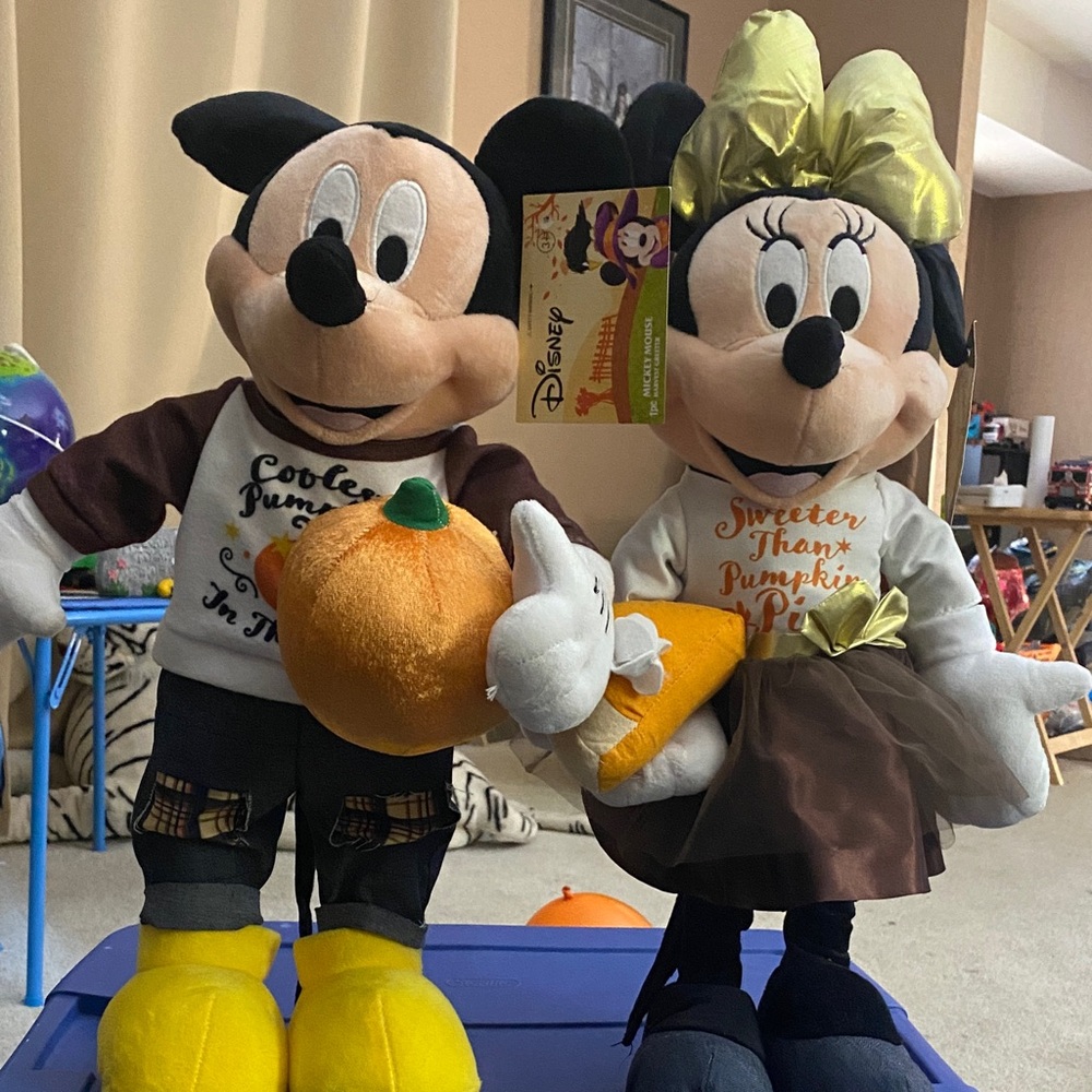 Disney Mickey and Minnie thanksgiving door greeters